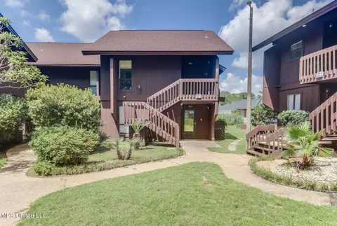 242 Molokai Vlg #J, Diamondhead, MS 39525