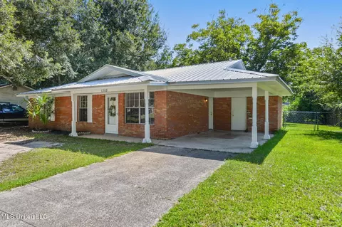 1308 Parktown Dr, Ocean Springs, MS 39564