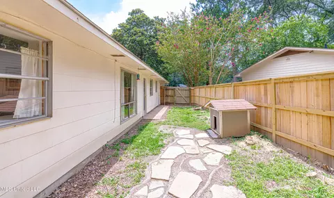Exterior - 4151 Navajo Rd, Jackson, MS 39211 photo 6 of 11