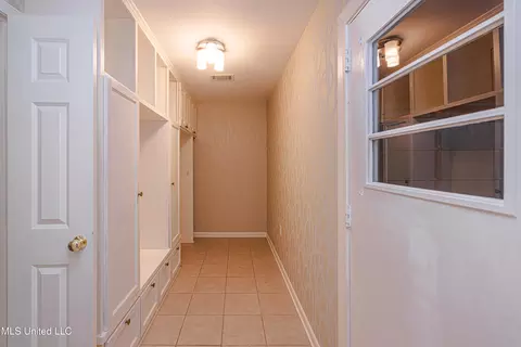 Entry Way - 4151 Navajo Rd, Jackson, MS 39211 photo 3 of 4
