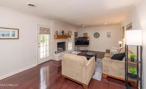 Living - 4151 Navajo Rd, Jackson, MS 39211 photo 1 of 1