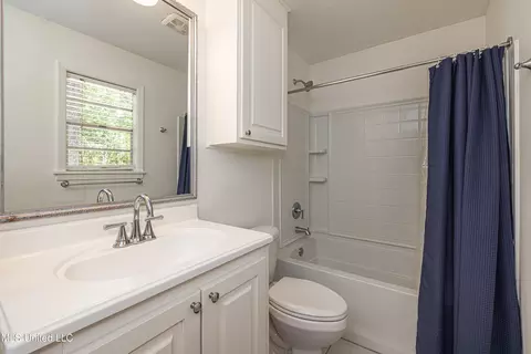Bath - 4151 Navajo Rd, Jackson, MS 39211 photo 4 of 5
