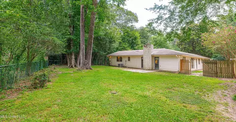 Exterior - 4151 Navajo Rd, Jackson, MS 39211 photo 5 of 11