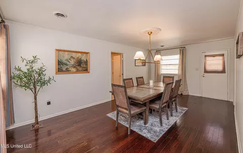Dining - 4151 Navajo Rd, Jackson, MS 39211 photo 5 of 5