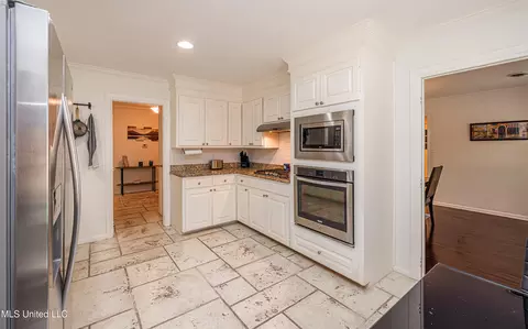 Kitchen - 4151 Navajo Rd, Jackson, MS 39211 photo 6 of 6