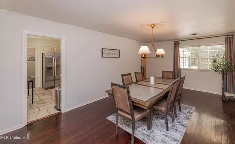 Dining - 4151 Navajo Rd, Jackson, MS 39211 photo 4 of 5