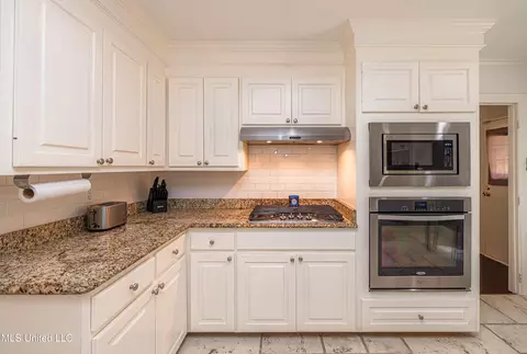 Kitchen - 4151 Navajo Rd, Jackson, MS 39211 photo 2 of 6