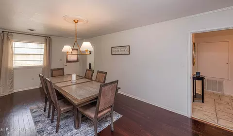 Dining - 4151 Navajo Rd, Jackson, MS 39211 photo 3 of 5