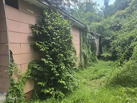 Exterior - 207 Huron St, Jackson, MS 39203 photo 2 of 3