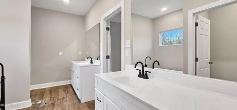 Bath - 10117 Emerald Forest Dr, Hernando, MS 38632 photo 2 of 4