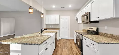 Kitchen - 10117 Emerald Forest Dr, Hernando, MS 38632 photo 1 of 3