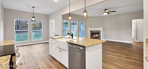 Kitchen - 10117 Emerald Forest Dr, Hernando, MS 38632 photo 3 of 3