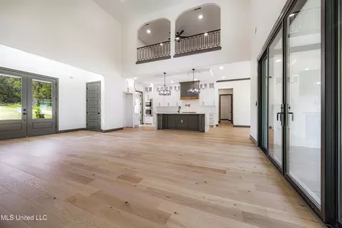 Living - 10094 Sunset Crk Dr, Hernando, MS 38632 photo 3 of 3