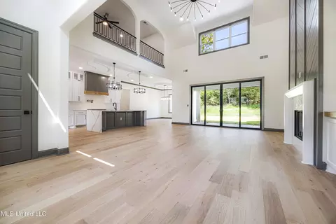 Living - 10094 Sunset Crk Dr, Hernando, MS 38632 photo 1 of 3