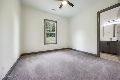 Bedroom - 10094 Sunset Crk Dr, Hernando, MS 38632 photo 2 of 3