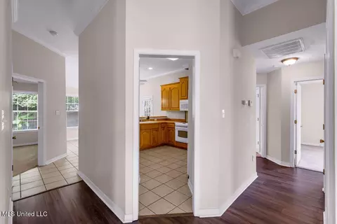 Entry Way - 454 Pinecrest Cir, Long Beach, MS 39560 photo 1 of 2