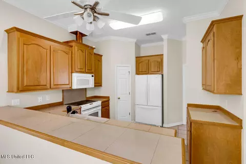 Kitchen - 454 Pinecrest Cir, Long Beach, MS 39560 photo 3 of 3