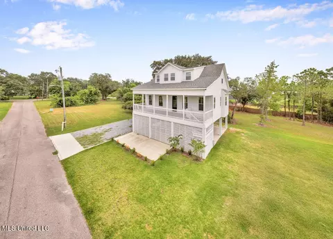 225 Magnolia Ave, Pass Christian, MS 39571