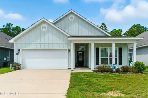 7780 Coral Ln, Ocean Springs, MS 39564