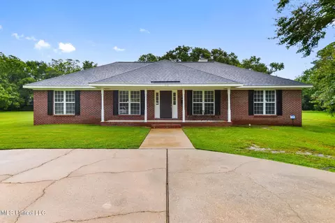 1006 Belair St, Pascagoula, MS 39567