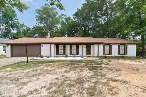205 Mandalay Dr, Hattiesburg, MS 39402