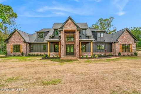 13259 Ella Ln, Byhalia, MS 38611
