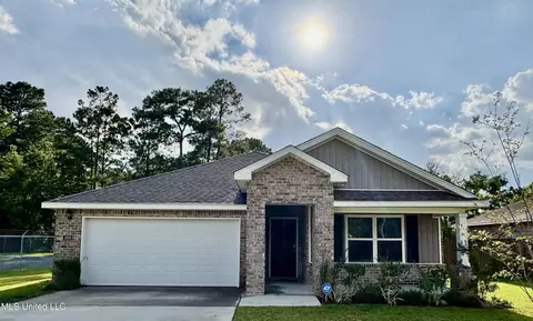 3609 N 7th St, Ocean Springs, MS 39564
