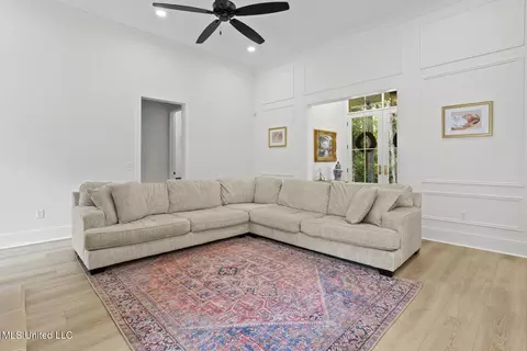 Living - 312 Helen Cv, Madison, MS 39110 photo 2 of 2