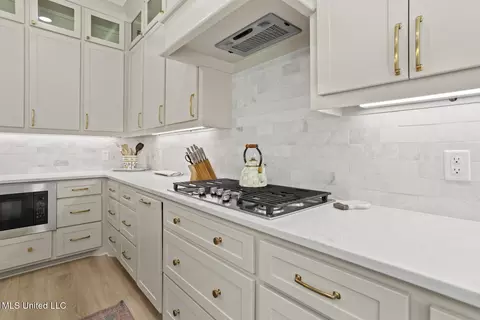 Kitchen - 312 Helen Cv, Madison, MS 39110 photo 5 of 8
