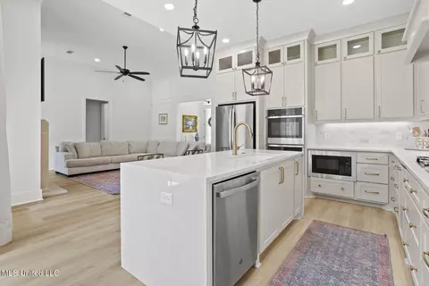 Kitchen - 312 Helen Cv, Madison, MS 39110 photo 4 of 8