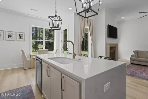 Kitchen - 312 Helen Cv, Madison, MS 39110 photo 6 of 8