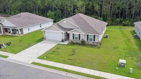18526 Elkwood Dr, Gulfport, MS 39503