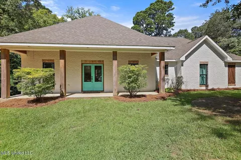 104 Pine Hill Cir, Florence, MS 39073