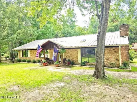 9316 Dogwood Ave, Ocean Springs, MS 39564