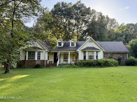 319 W Sweetwater Rd, Byhalia, MS 38611