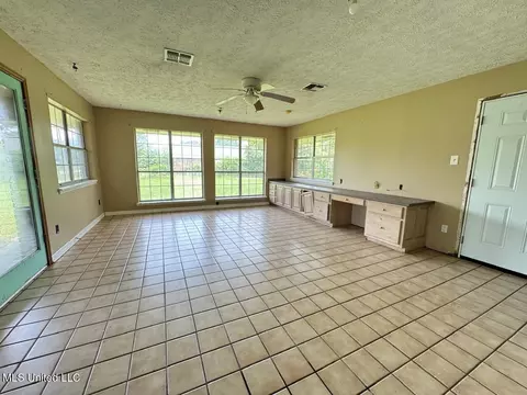 Living - 201 Saint Augustine Dr, Long Beach, MS 39560 photo 5 of 6