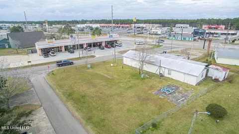 2304 Mclaurin St, Waveland, MS 39576