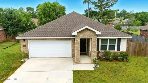 3301 N 7th St, Ocean Springs, MS 39564