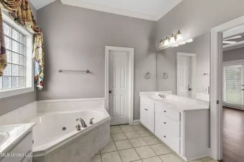 Bath - 470 Caroline Blvd, Madison, MS 39110 photo 2 of 4