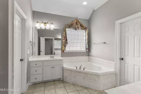 Bath - 470 Caroline Blvd, Madison, MS 39110 photo 1 of 4