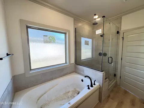 Bath - 915 Brunswick Ct, Flowood, MS 39232 photo 4 of 5