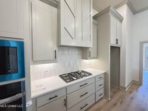 Kitchen - 915 Brunswick Ct, Flowood, MS 39232 photo 2 of 2