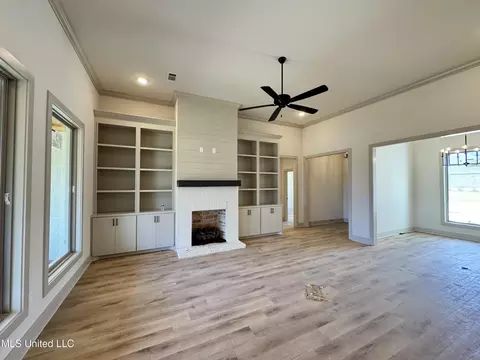 Living - 915 Brunswick Ct, Flowood, MS 39232 photo 3 of 4