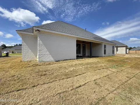 Exterior - 915 Brunswick Ct, Flowood, MS 39232 photo 4 of 5