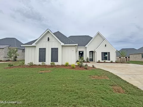 915 Brunswick Ct, Flowood, MS 39232