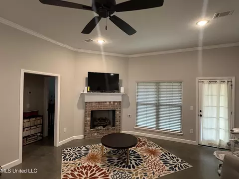 213 Longfellow Cv, Byram, MS 39272 photo 2