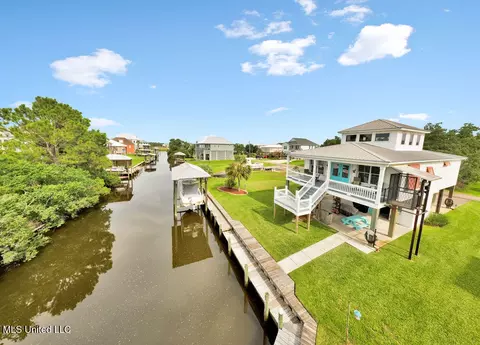 118 Edith Dr, Bay Saint Louis, MS 39520