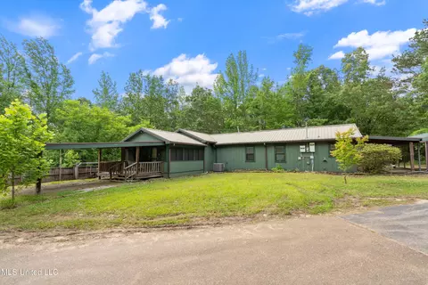 135 Red Bird Cv, Batesville, MS 38606