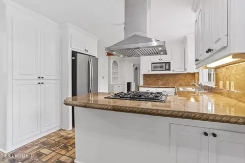 Kitchen - 1341 E Northside Dr, Jackson, MS 39211 photo 5 of 5