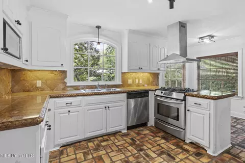Kitchen - 1341 E Northside Dr, Jackson, MS 39211 photo 1 of 5